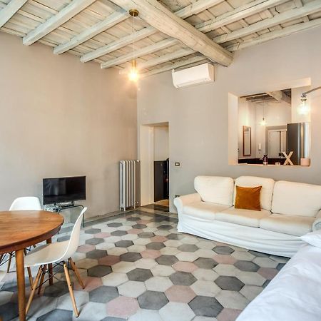 Stylish And Spacious Apartment Next To The Colosseum Rome Bagian luar foto