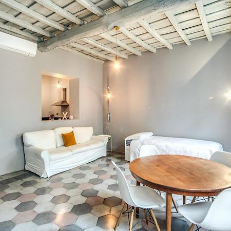 Stylish And Spacious Apartment Next To The Colosseum Rome Bagian luar foto