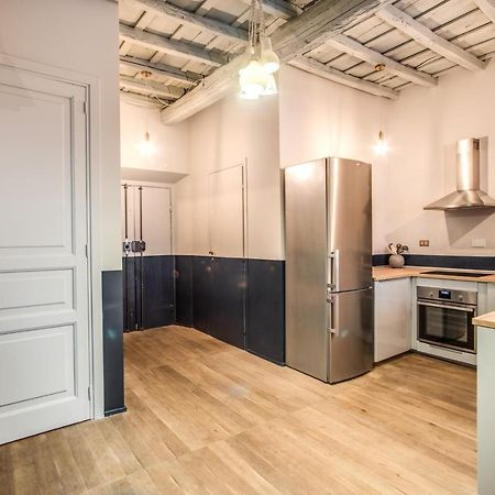 Stylish And Spacious Apartment Next To The Colosseum Rome Bagian luar foto