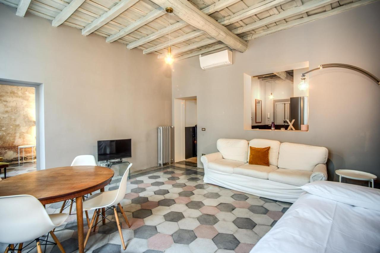Stylish And Spacious Apartment Next To The Colosseum Rome Bagian luar foto