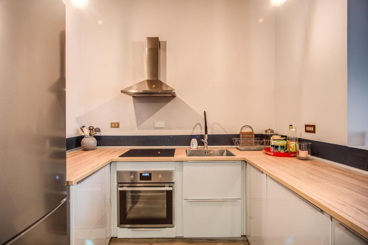 Stylish And Spacious Apartment Next To The Colosseum Rome Bagian luar foto
