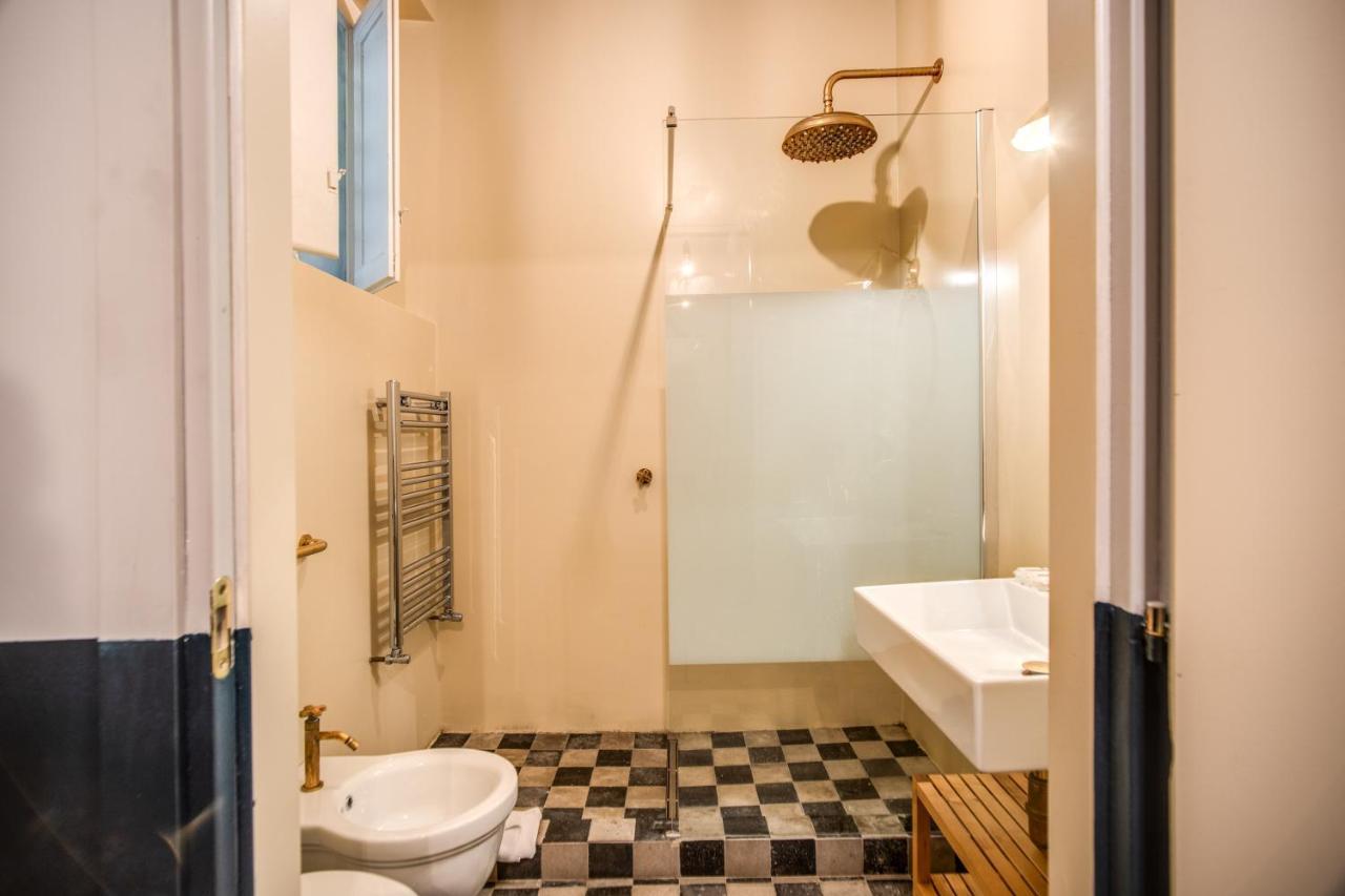 Stylish And Spacious Apartment Next To The Colosseum Rome Bagian luar foto