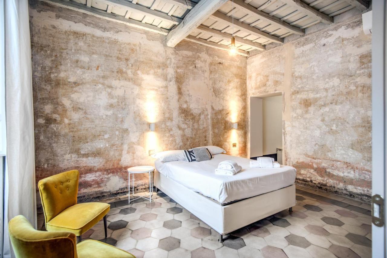 Stylish And Spacious Apartment Next To The Colosseum Rome Bagian luar foto