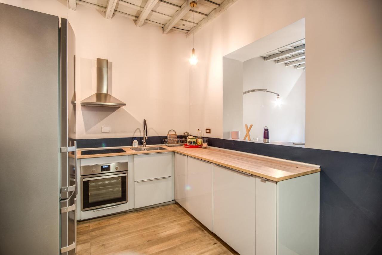 Stylish And Spacious Apartment Next To The Colosseum Rome Bagian luar foto