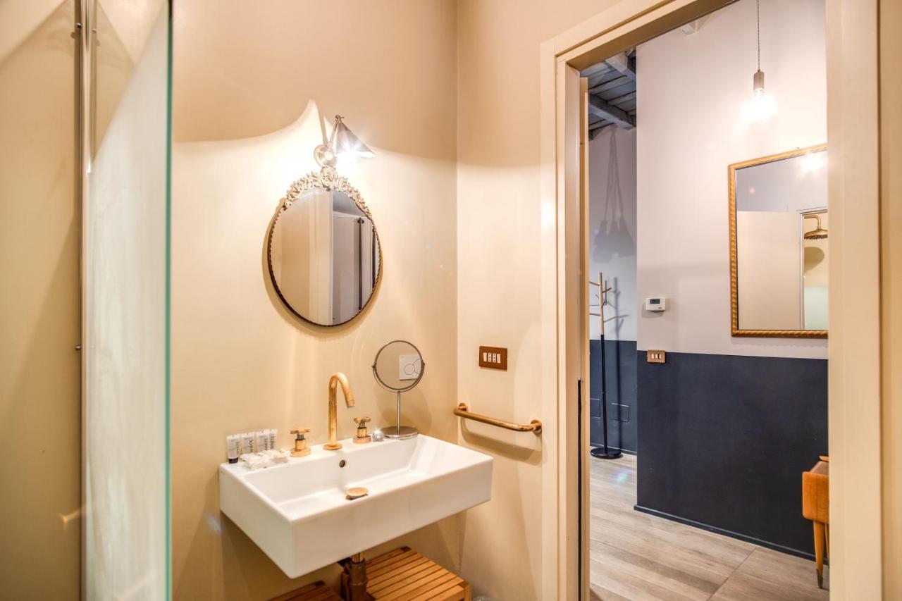 Stylish And Spacious Apartment Next To The Colosseum Rome Bagian luar foto