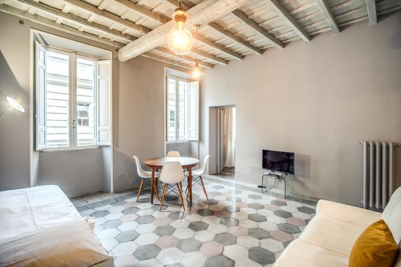 Stylish And Spacious Apartment Next To The Colosseum Rome Bagian luar foto