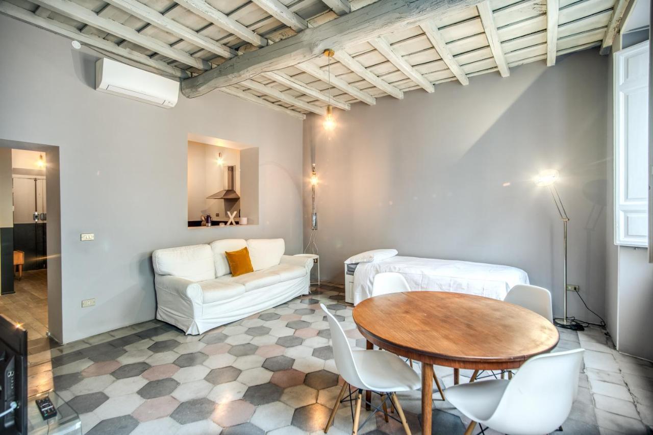 Stylish And Spacious Apartment Next To The Colosseum Rome Bagian luar foto