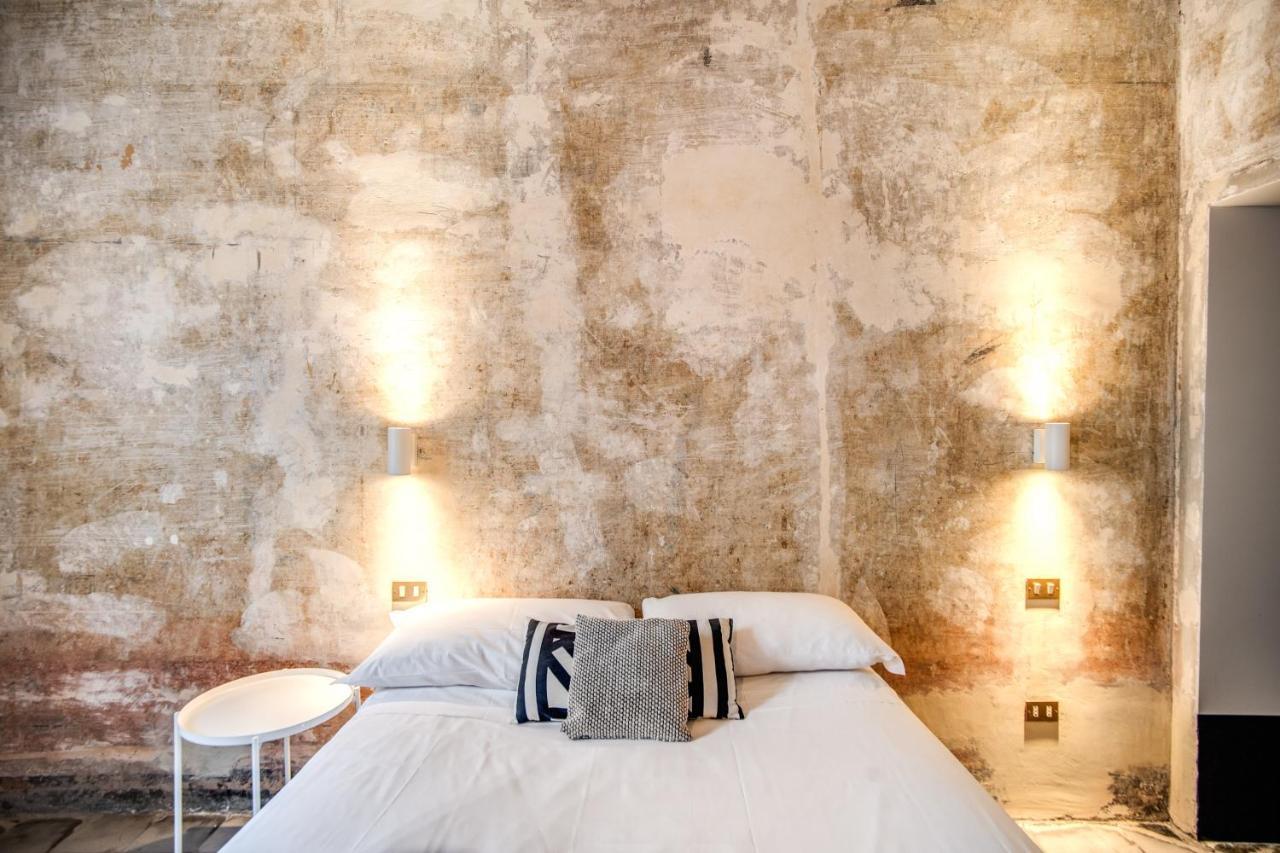 Stylish And Spacious Apartment Next To The Colosseum Rome Bagian luar foto