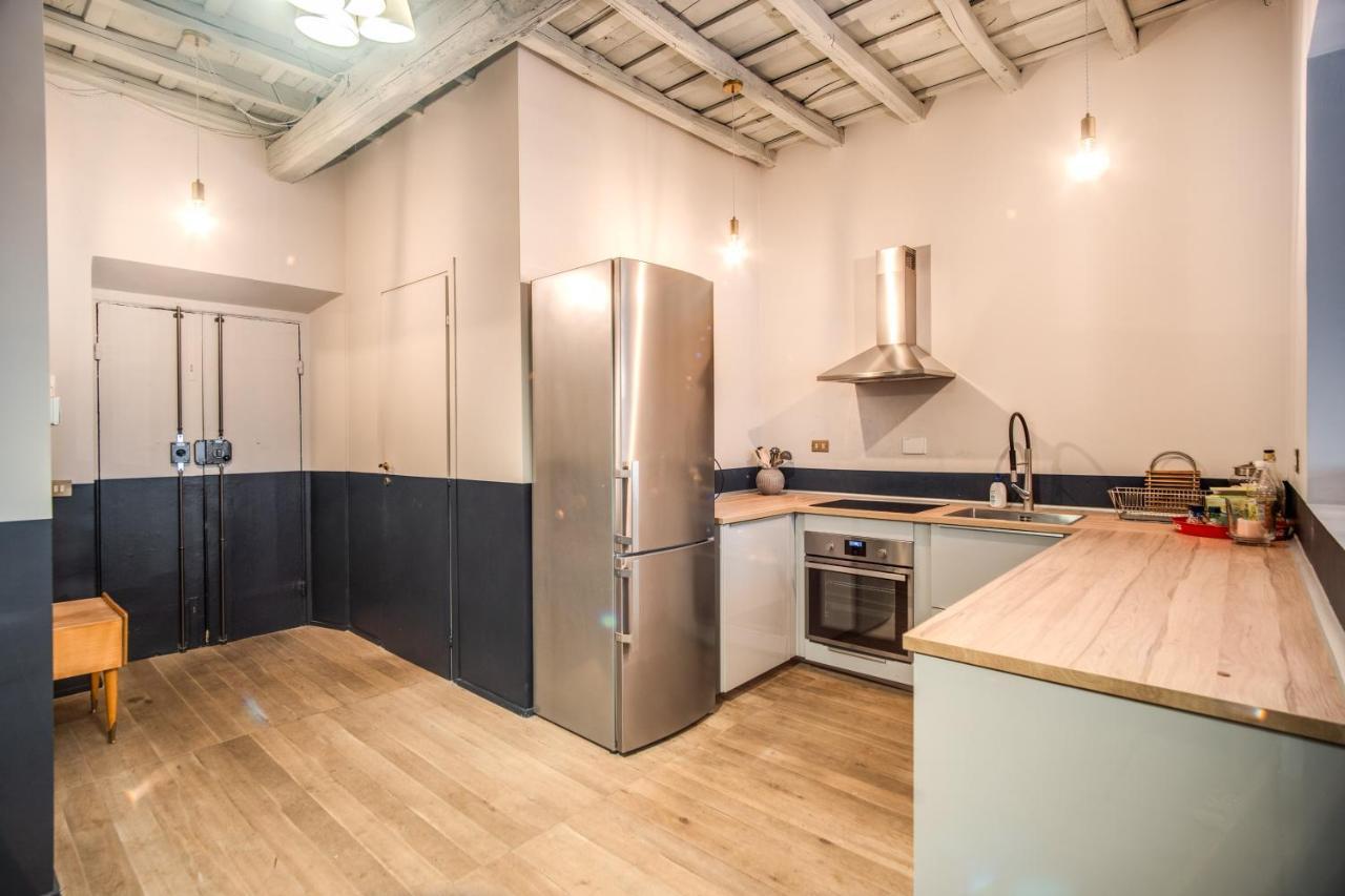 Stylish And Spacious Apartment Next To The Colosseum Rome Bagian luar foto