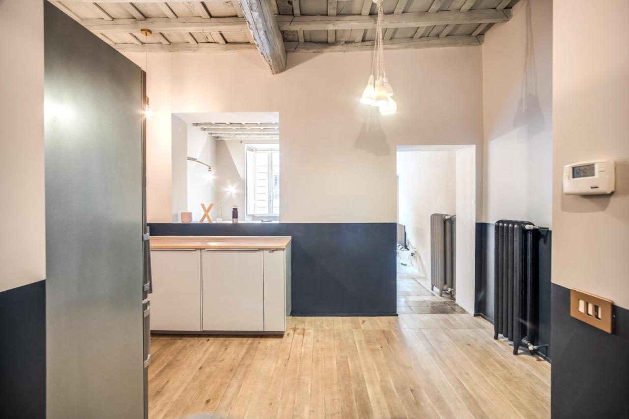 Stylish And Spacious Apartment Next To The Colosseum Rome Bagian luar foto