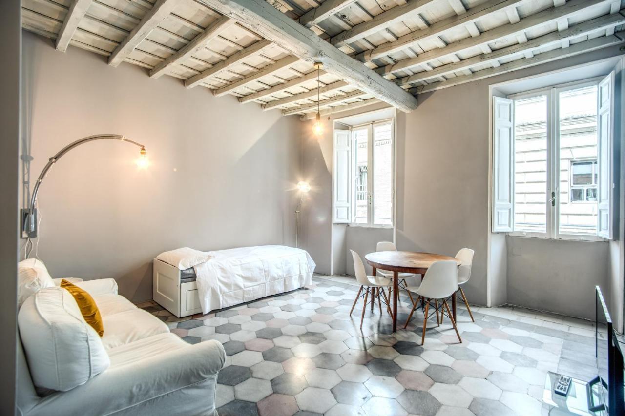 Stylish And Spacious Apartment Next To The Colosseum Rome Bagian luar foto
