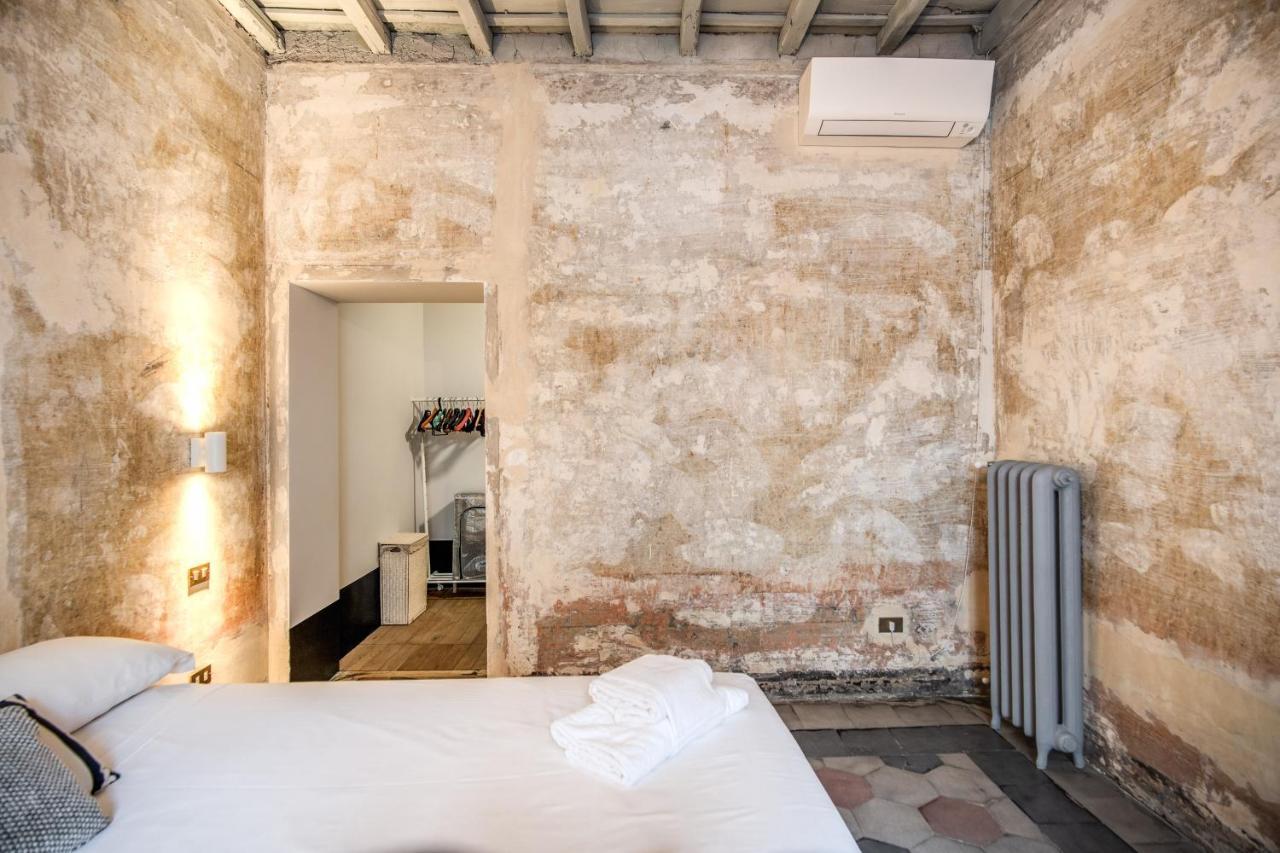 Stylish And Spacious Apartment Next To The Colosseum Rome Bagian luar foto
